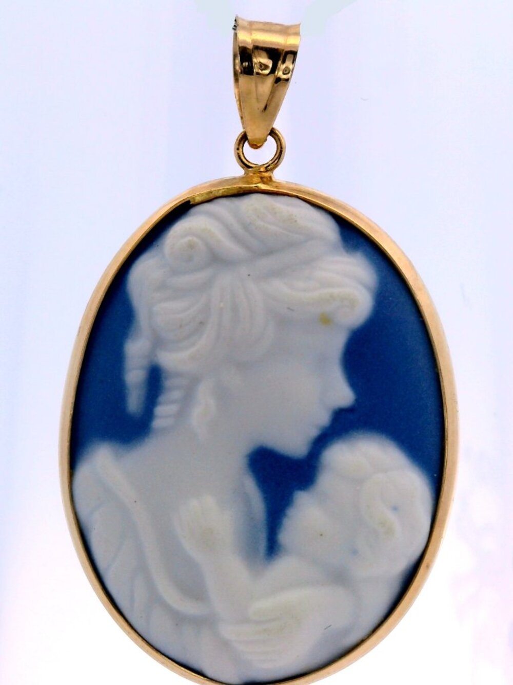 10K Yellow Gold  Blue Agate Mother & Child Cameo Pendant With No Chain